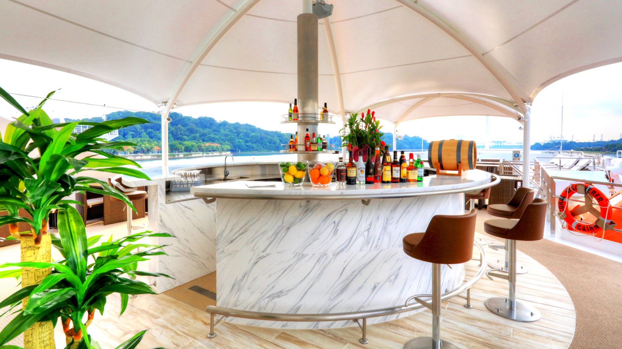 Coral Expeditions Coral Discoverer - Explorer Bar.jpg